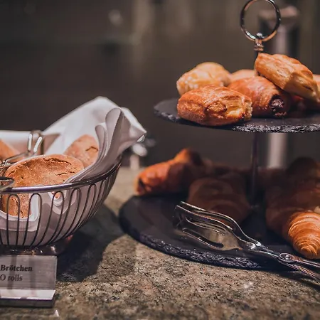 Hecker's Kurfuerstendamm 4*